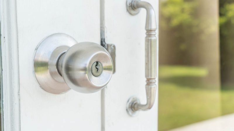 Door knobs or aluminum door